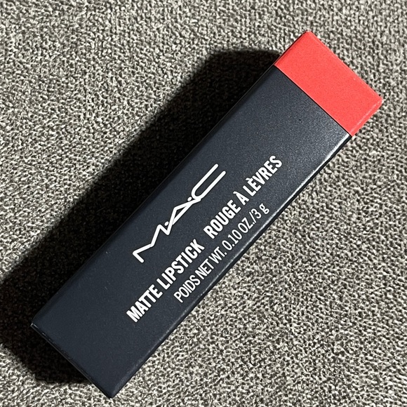 π₯°π₯°MAC Matte Lipstick 615- So Chaudπ₯°π₯° - Picture 4 of 5
